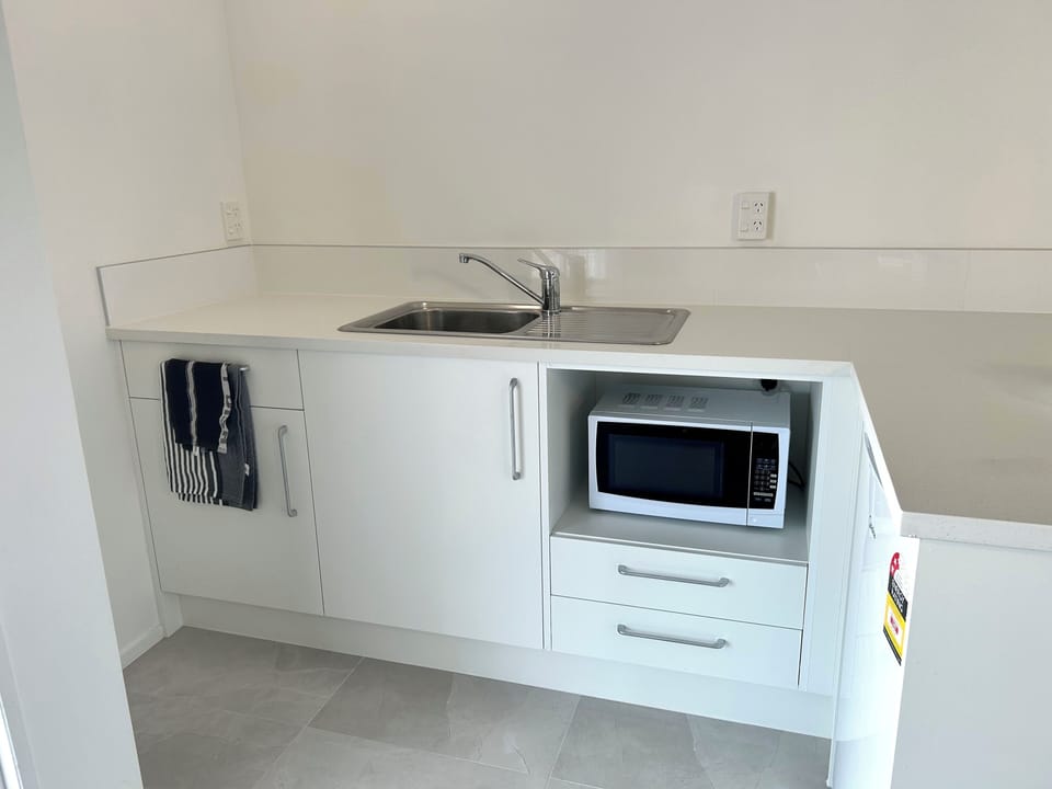 1 - Bedroom Apartment | Private kitchen | Mini-fridge, microwave, toaster, cookware/dishes/utensils
