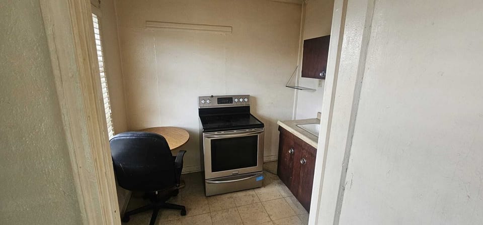 Room, 1 Queen Bed, Non Smoking, Kitchenette | Free WiFi, bed sheets