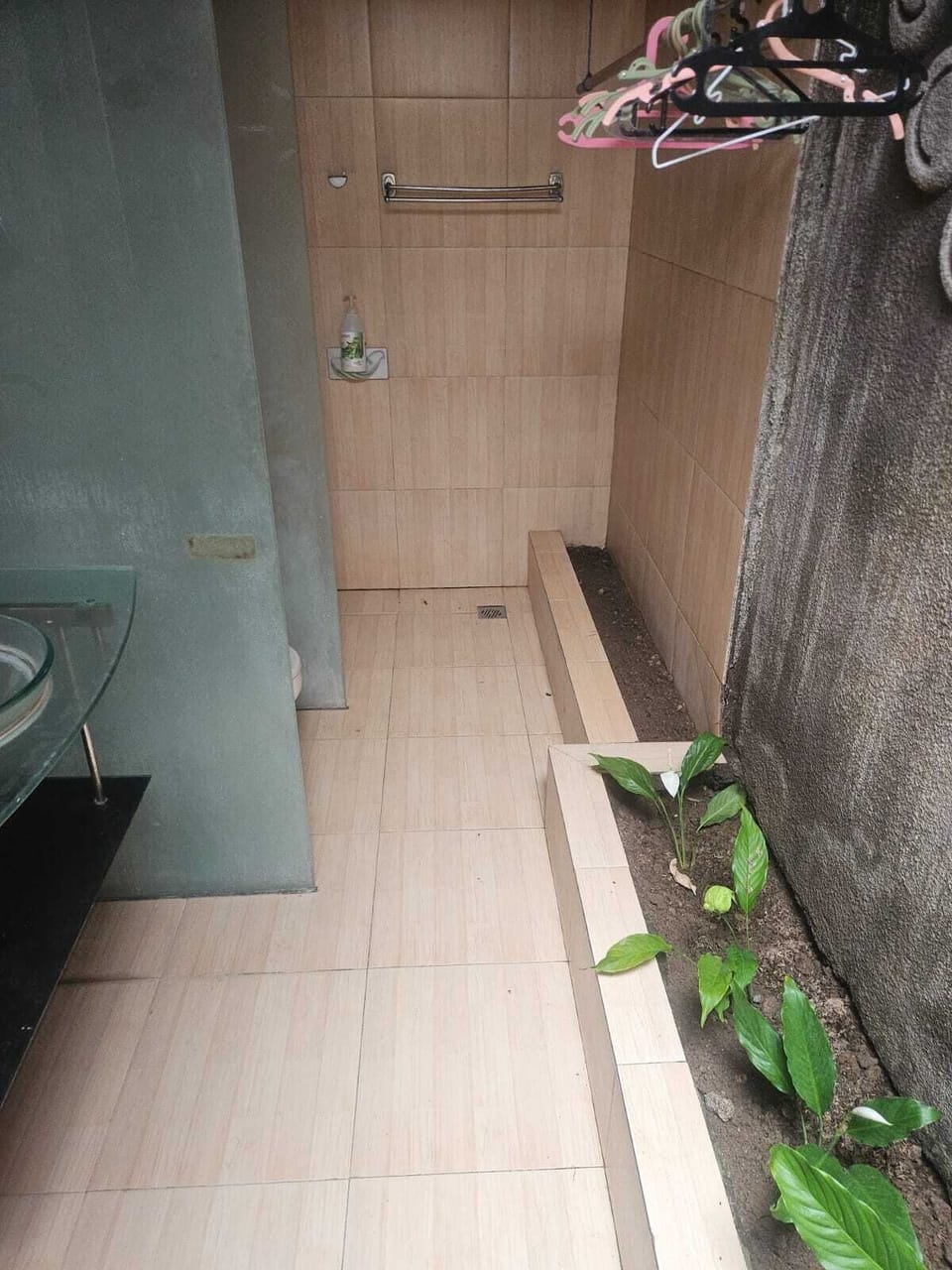 Double Room, Garden View | Bathroom | Shower, soap, shampoo, toilet paper