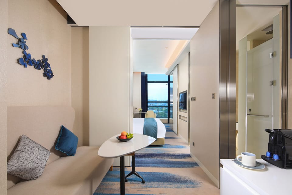 Executive King Bedroom | In-room safe, laptop workspace, blackout drapes, soundproofing