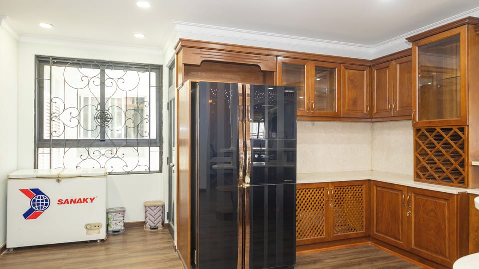Panoramic Apartment, 3 Bedrooms | Private kitchen | Microwave, stovetop, cookware/dishes/utensils