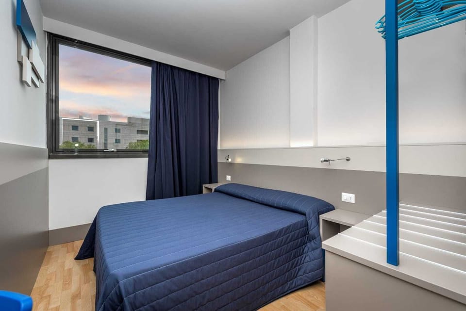 Classic Double or Twin Room, Private Bathroom | In-room safe, desk, blackout drapes, soundproofing