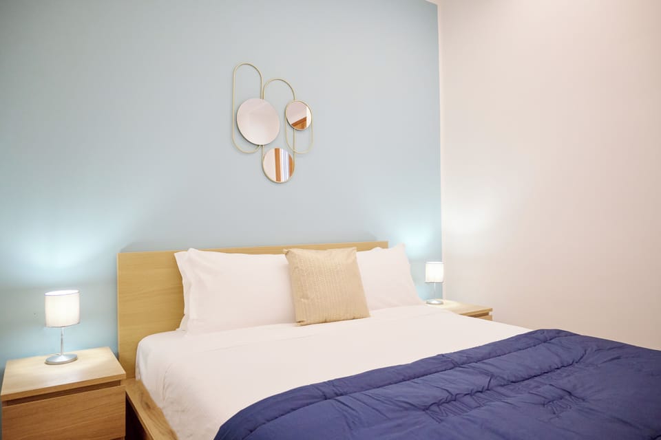 Classic Double Room | Desk, laptop workspace, blackout drapes, iron/ironing board