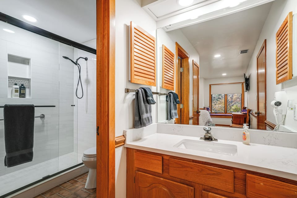 1 Mi to Wintergreen Resort: Mtn-view Condo! Apartment in Nelson County