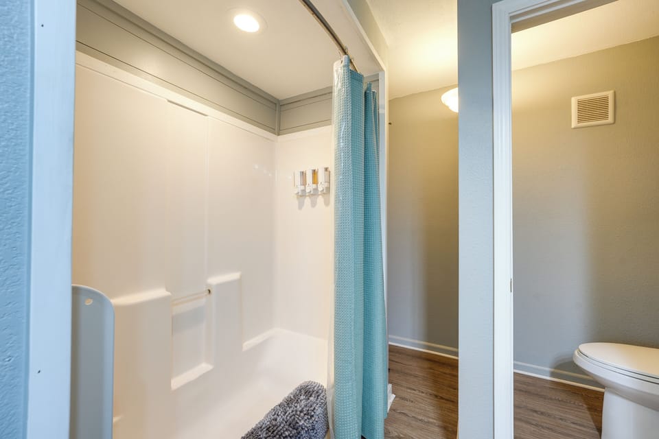 Lake Views & Community Perks: Cape Fair Apartment! Apartment in Table Rock Lake