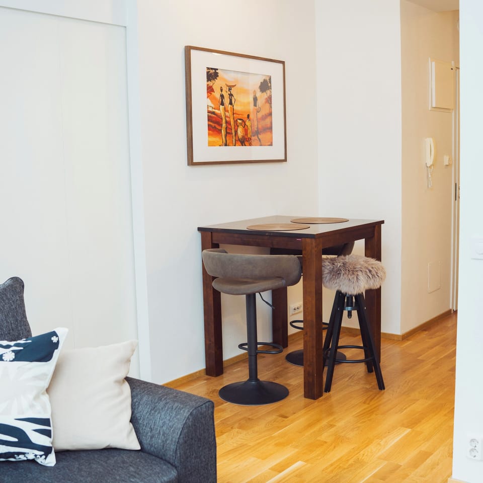 Apartment, 1 Bedroom, Accessible, Balcony | Living room | Books