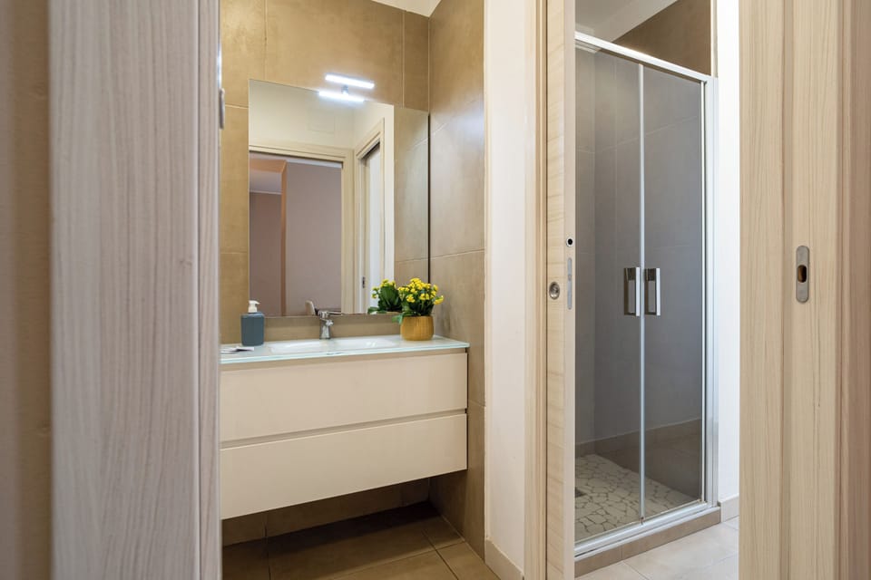 Studio | Bathroom | Bidet