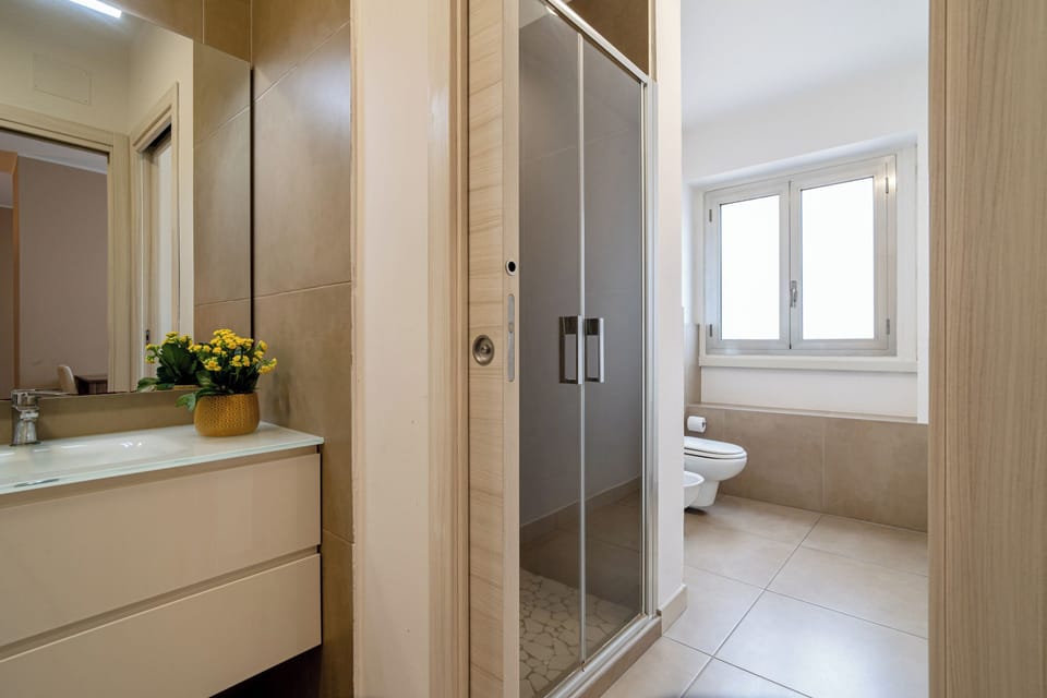 Studio | Bathroom | Bidet
