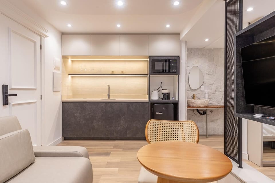Deluxe Suite, Ground Floor | Private kitchen | Mini-fridge, microwave, stovetop, espresso maker