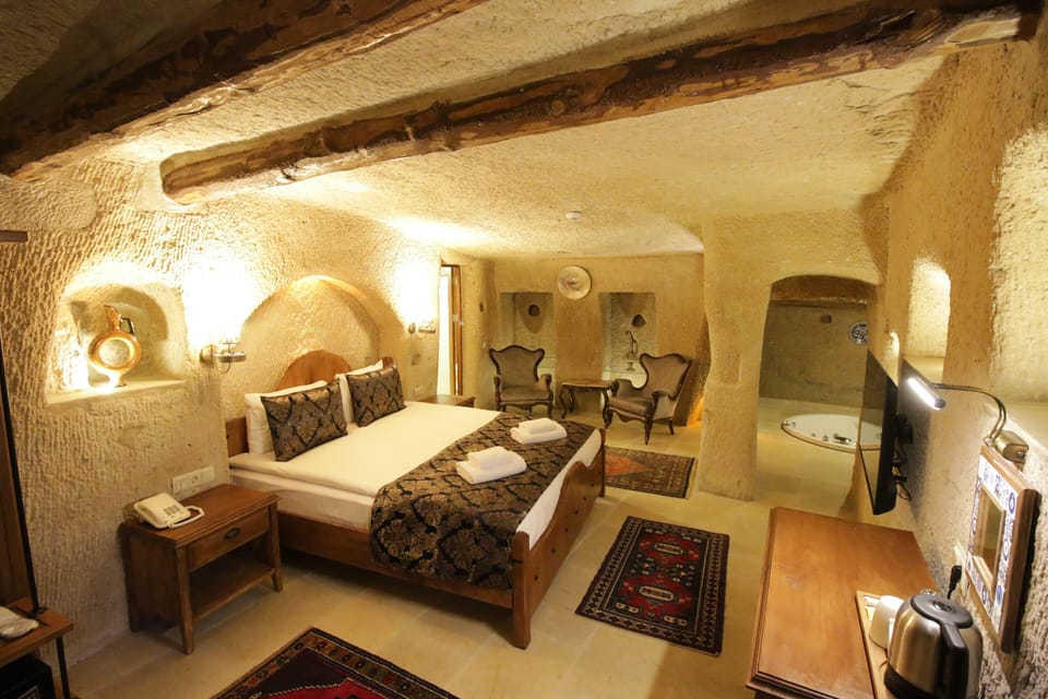 Premium Studio Suite | Minibar, in-room safe, desk, soundproofing