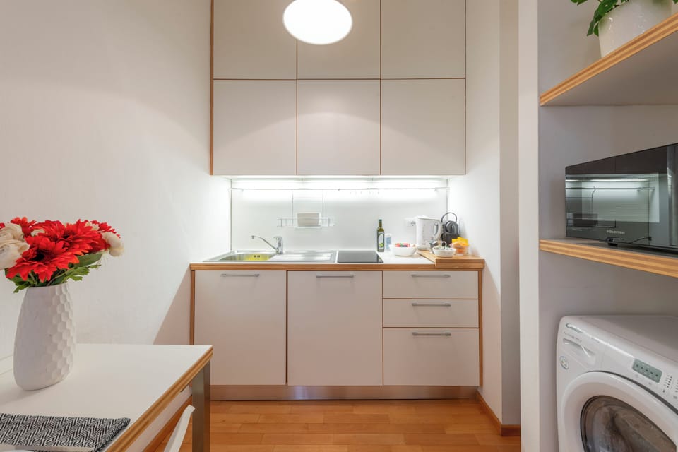 Studio | Private kitchen | Espresso maker, coffee/tea maker, electric kettle