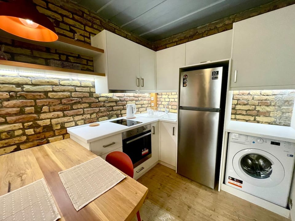 House, Smoking | 1 bedroom, desk