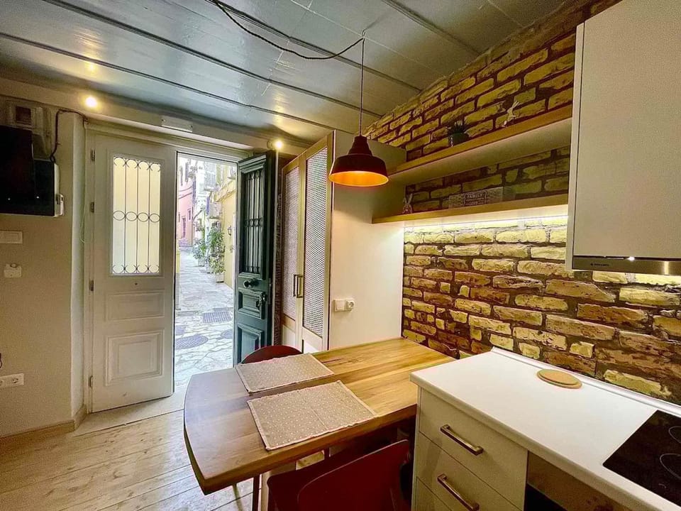 House, Smoking | 1 bedroom, desk