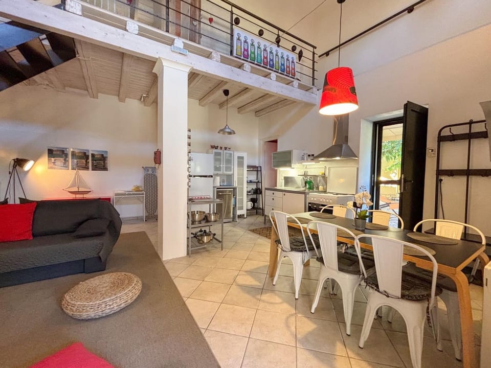 House, Smoking | 2 bedrooms, desk