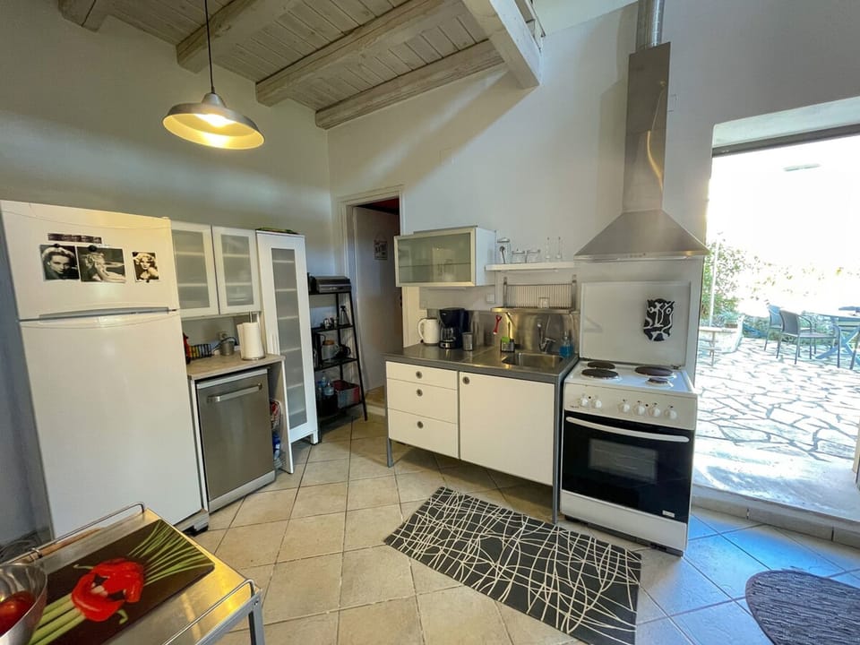 House, Smoking | 2 bedrooms, desk