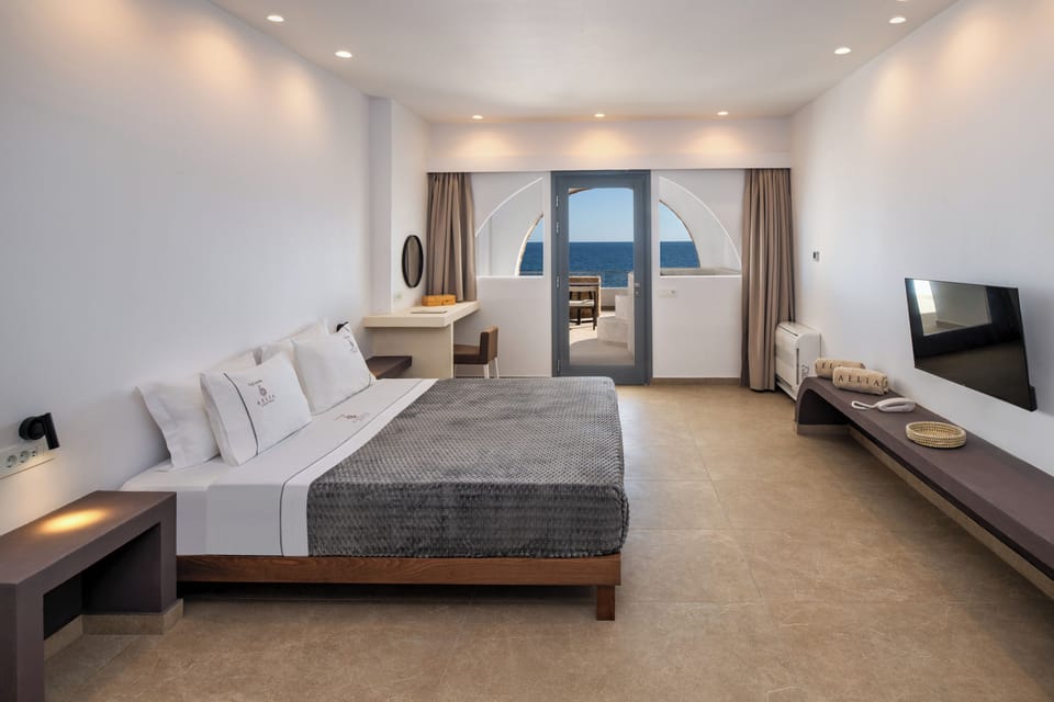Royal Double Room, Sea View | In-room safe, blackout drapes, soundproofing, iron/ironing board