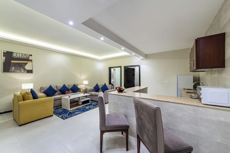 Family Suite | Private kitchen | Mini-fridge, stovetop, electric kettle