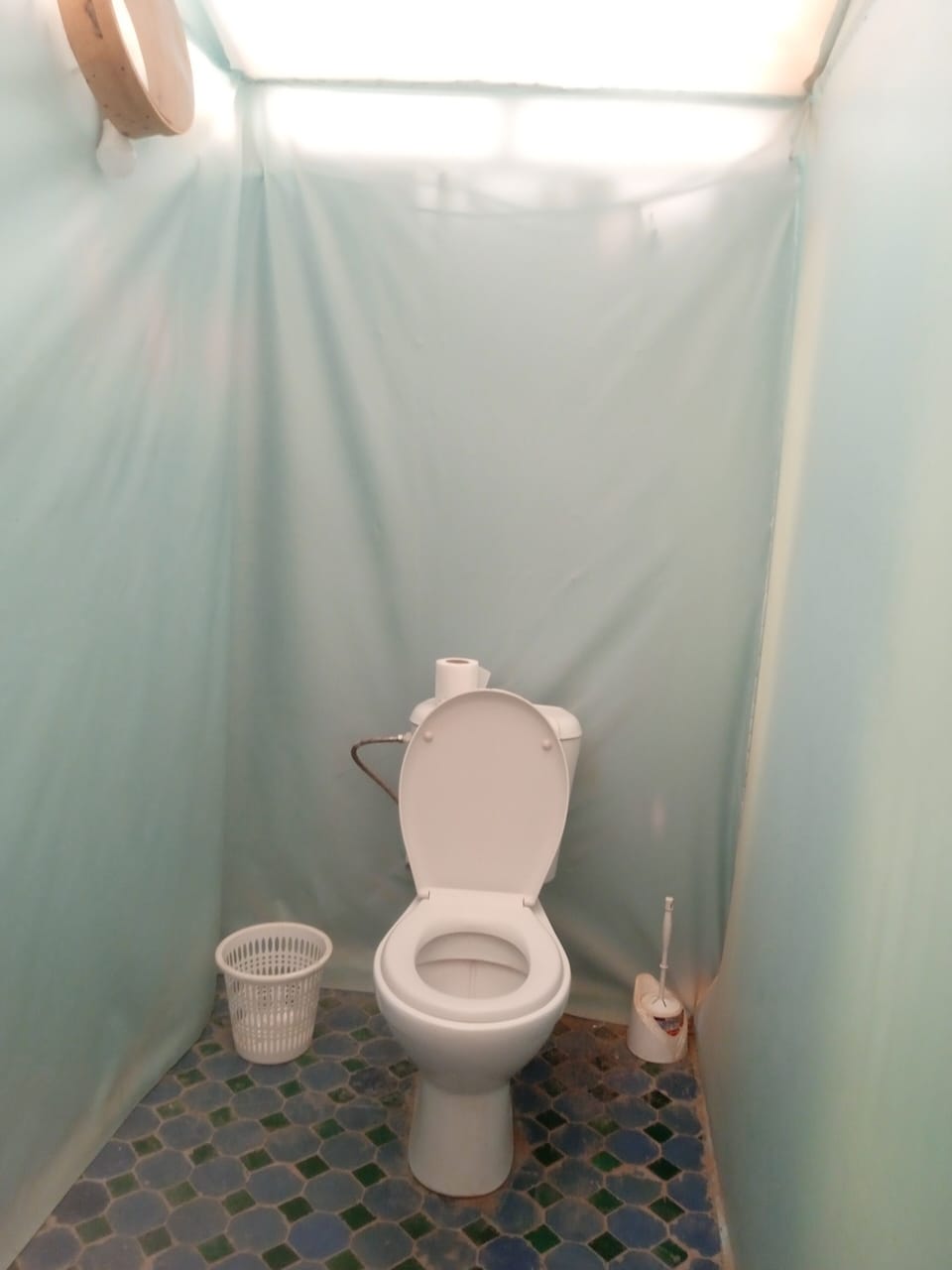 Shower, free toiletries, hair dryer, bidet