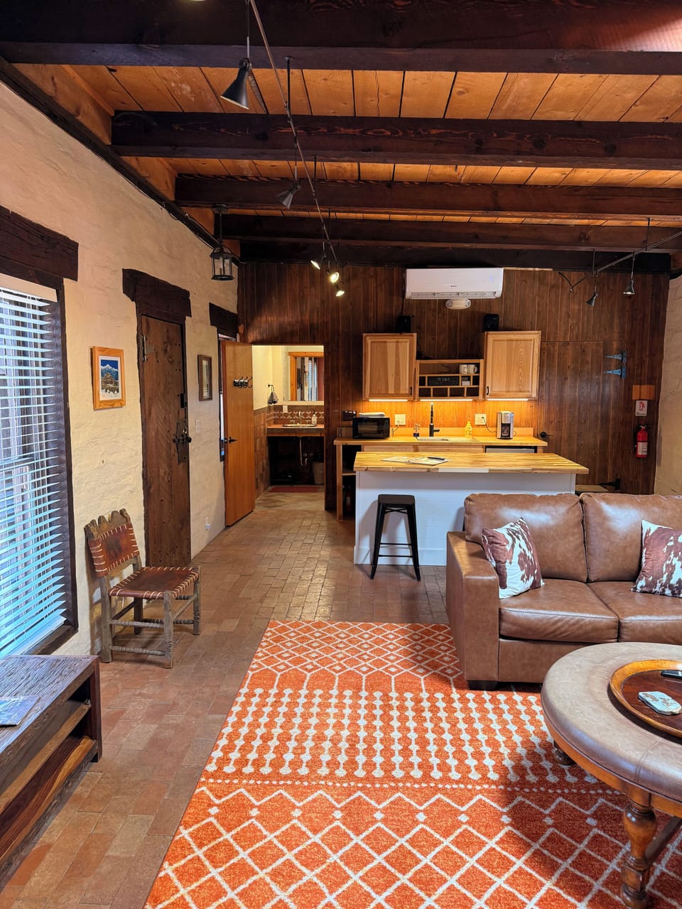 Comfort Villa, 2 Queen Beds, Non Smoking | Living area