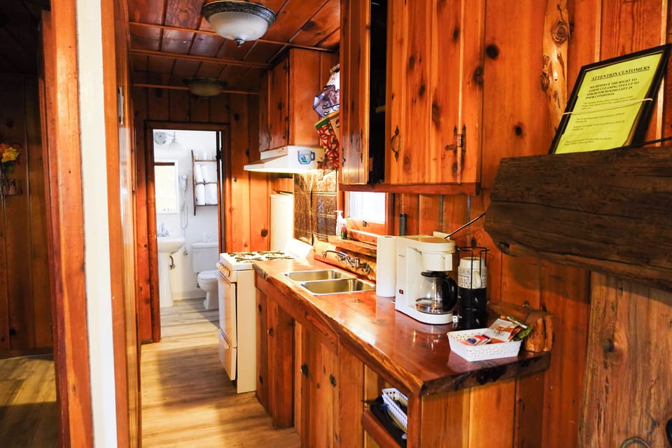 Cabin: Cozy Corner | Private kitchen | Mini-fridge, microwave, coffee/tea maker
