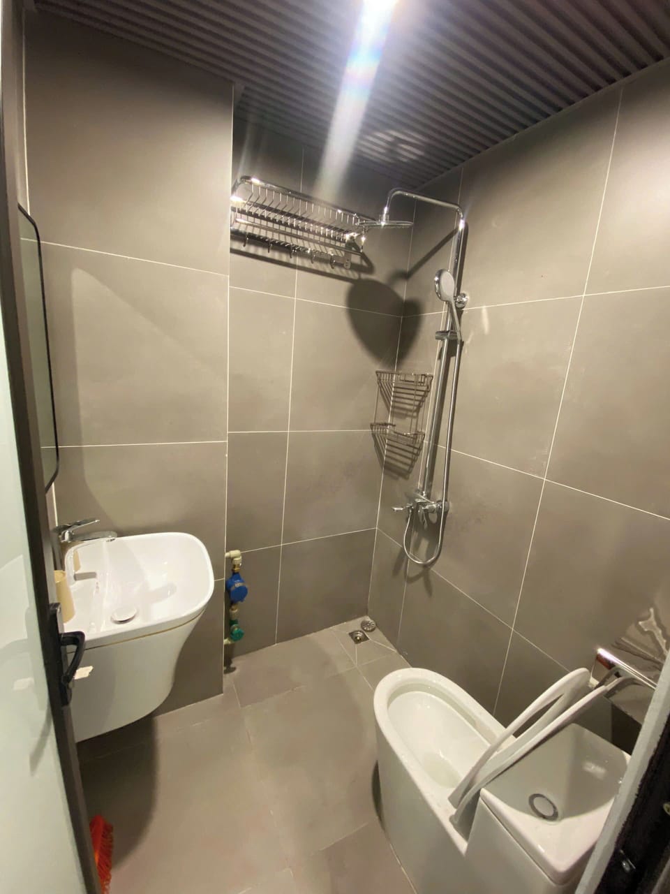 Suite, Balcony | Bathroom | Shower, free toiletries, hair dryer, slippers