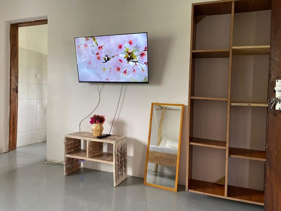 Deluxe Suite, Courtyard View | Laptop workspace, iron/ironing board, free WiFi