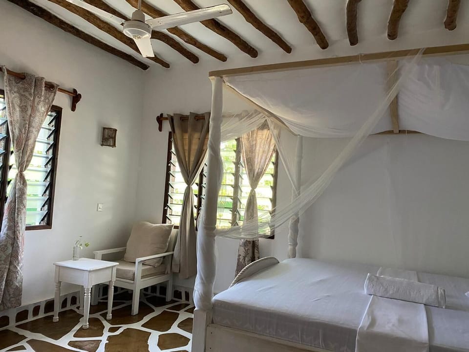 Deluxe Single Room, Courtyard View | Laptop workspace, iron/ironing board, free WiFi