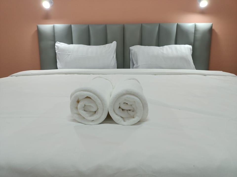 Double Room, City View | Desk, free WiFi