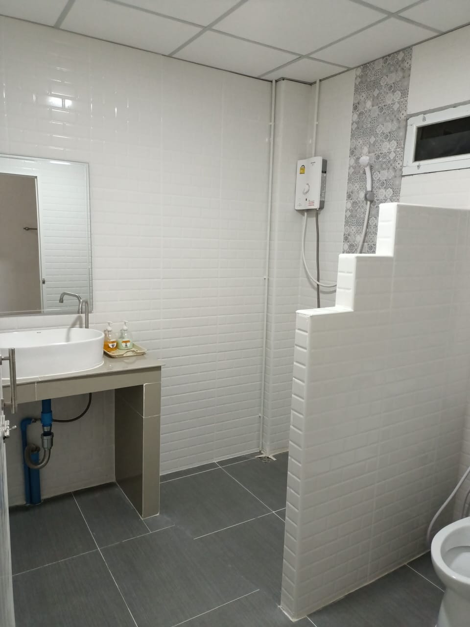 Shower, free toiletries, towels, soap