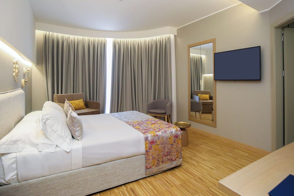 Superior Room, Jetted Tub | Premium bedding, minibar, in-room safe, desk