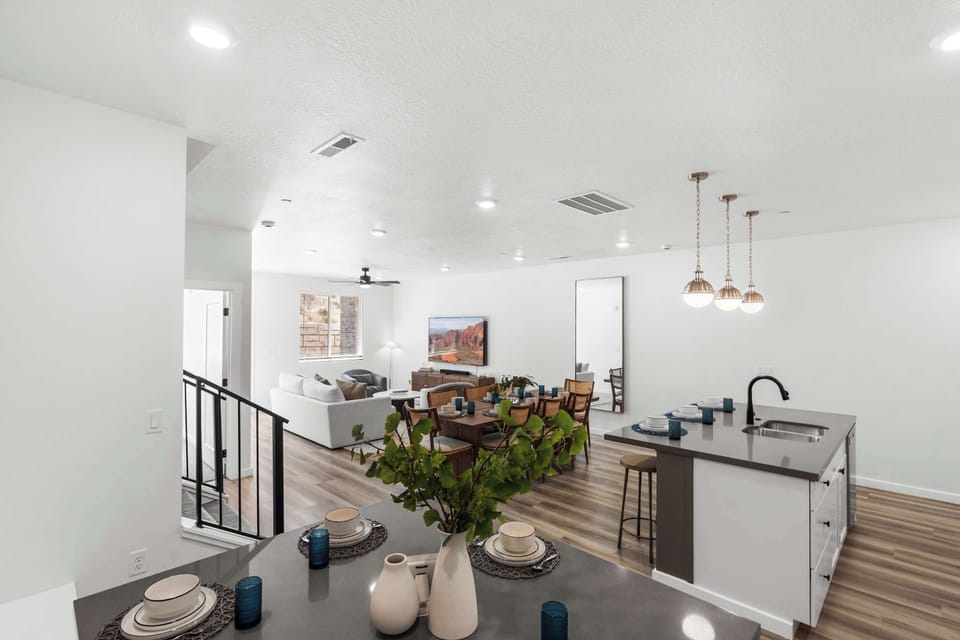 Townhome, Multiple Beds, Balcony, Mountain View (Desert Cliff) | Interior