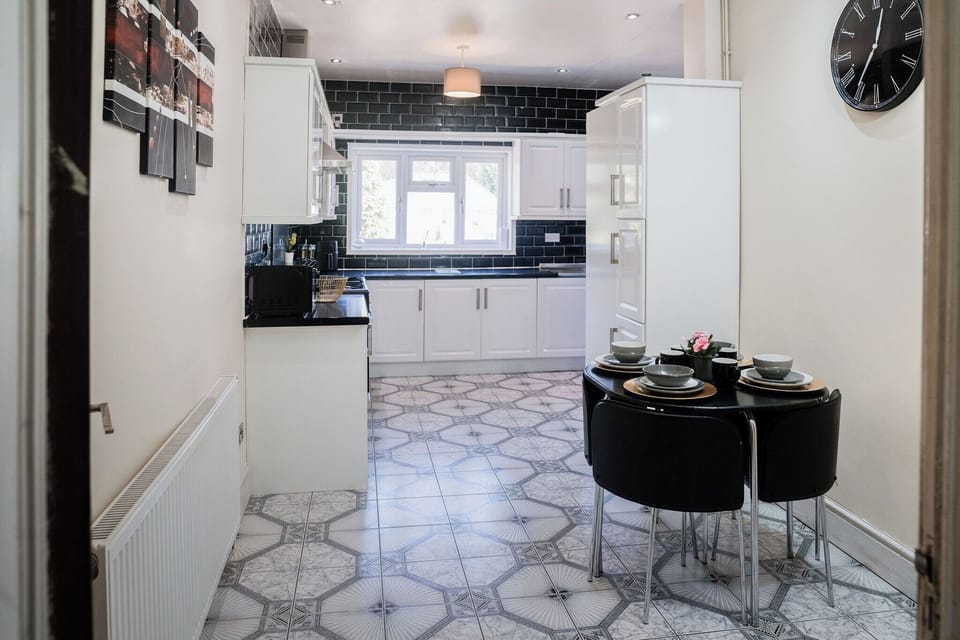 House | Private kitchen | Fridge, microwave, oven, stovetop