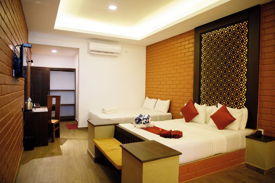 Deluxe Triple Room | Desk, soundproofing, iron/ironing board (on request), WiFi (free)