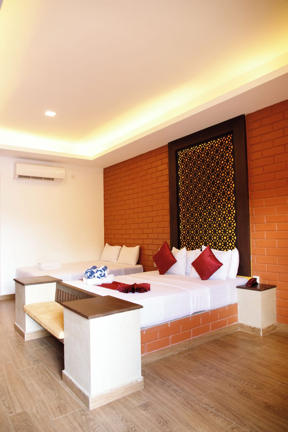 Family Room | Desk, soundproofing, iron/ironing board (on request), WiFi (free)