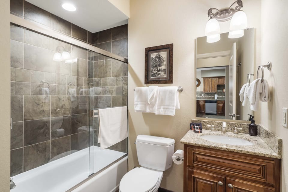 Branson Hills Getaway Sleeps 6 Apartment in Branson