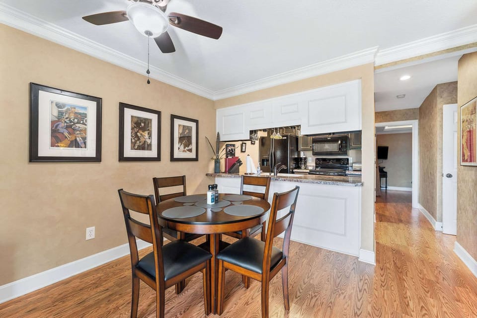 Condo, 1 King Bed with Sofa bed, Balcony, Golf View (Pointe Royale Getaway) | Dining