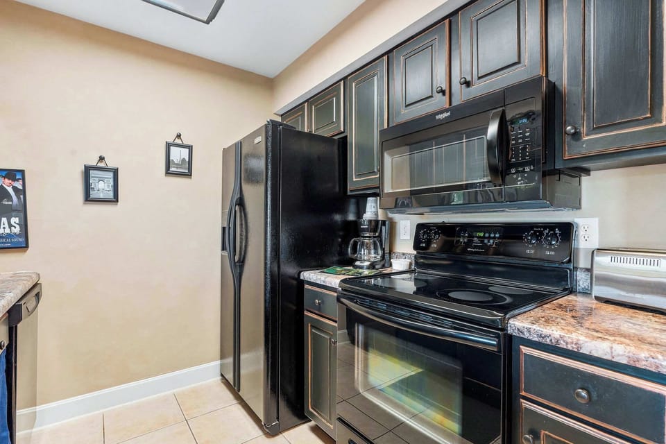 Condo, 1 King Bed with Sofa bed, Balcony, Golf View (Pointe Royale Getaway) | Private kitchen | Coffee/tea maker, fridge, microwave, oven