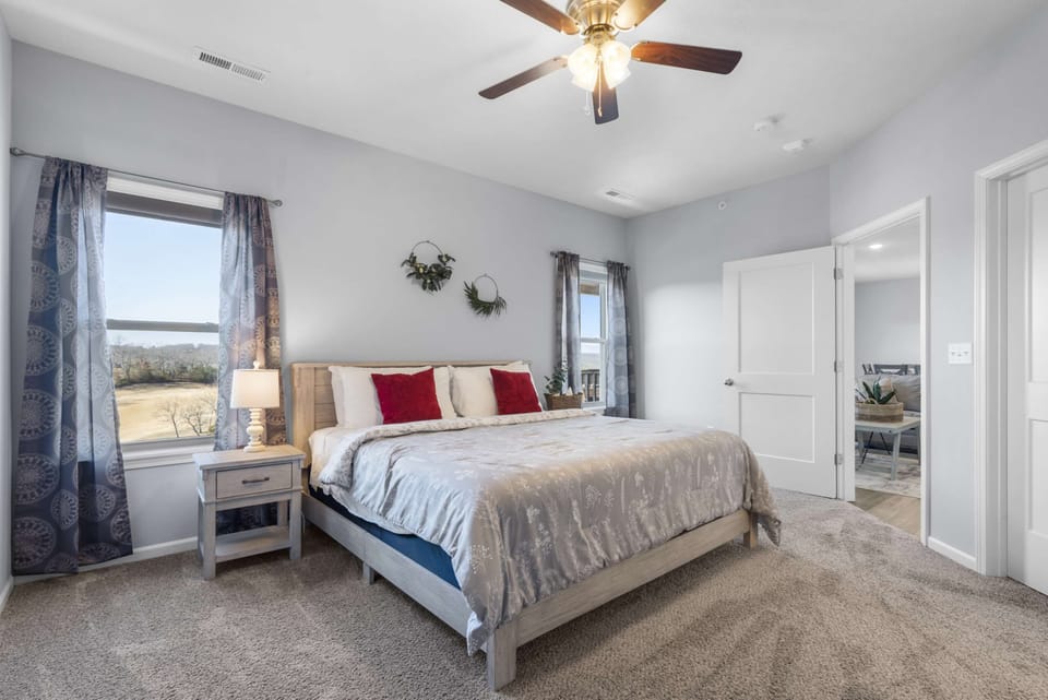Top of the Ridge 3 BDR for 8! Apartment in Table Rock Lake