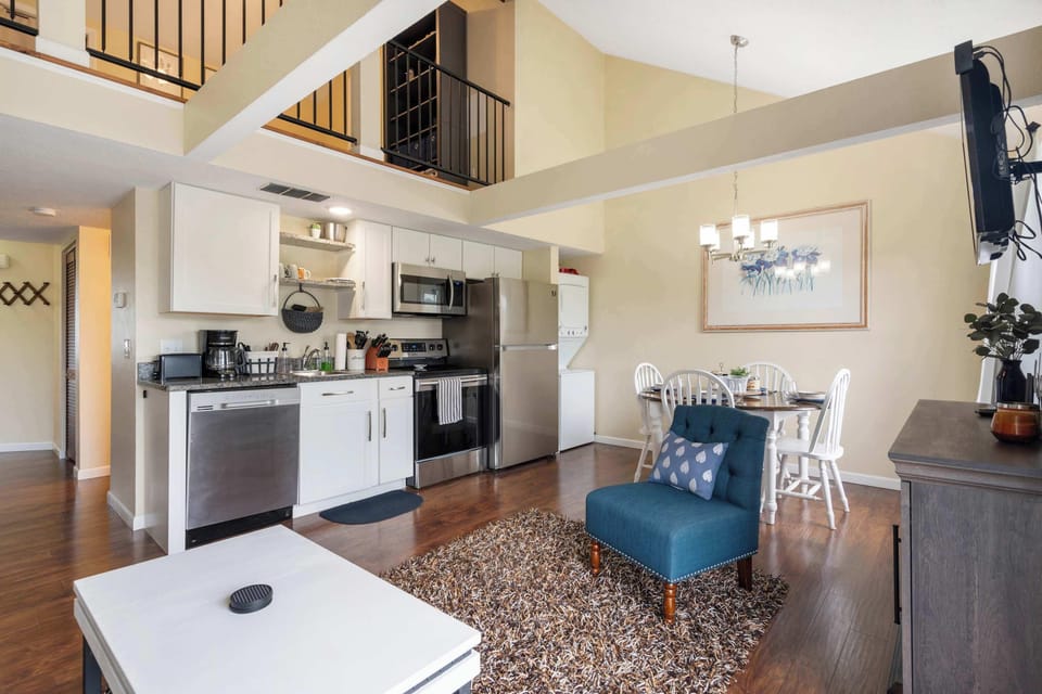 Condo, Multiple Beds, Balcony (Pondside Paradise Retreat) | Private kitchen | Fridge, microwave, oven, stovetop