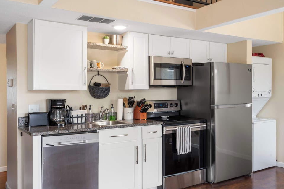 Condo, Multiple Beds, Balcony (Pondside Paradise Retreat) | Private kitchen | Fridge, microwave, oven, stovetop