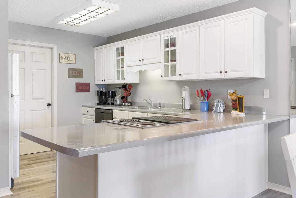 Condo, Multiple Beds, Kitchen, Pool View (Ozark Escape at the Pointe) | Private kitchen | Fridge, oven, stovetop, dishwasher