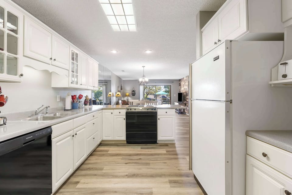Condo, Multiple Beds, Kitchen, Pool View (Ozark Escape at the Pointe) | Private kitchen | Fridge, oven, stovetop, dishwasher