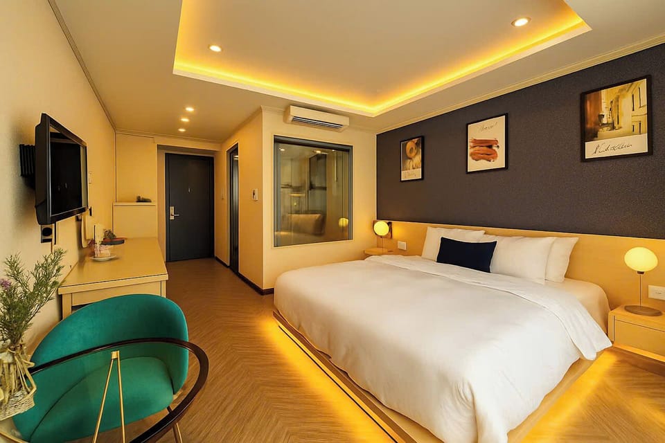 Superior Room, City View | In-room safe, desk, soundproofing, free WiFi