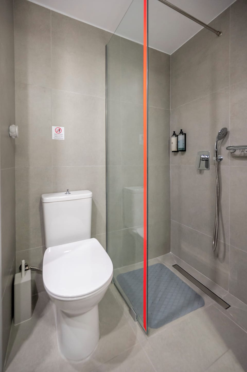Deluxe Room, 2 Twin Beds | Bathroom | Deep soaking tub, free toiletries, hair dryer, towels