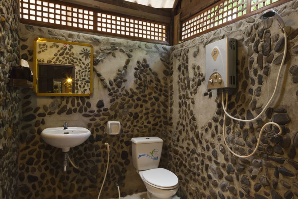 Shower, towels, soap, shampoo