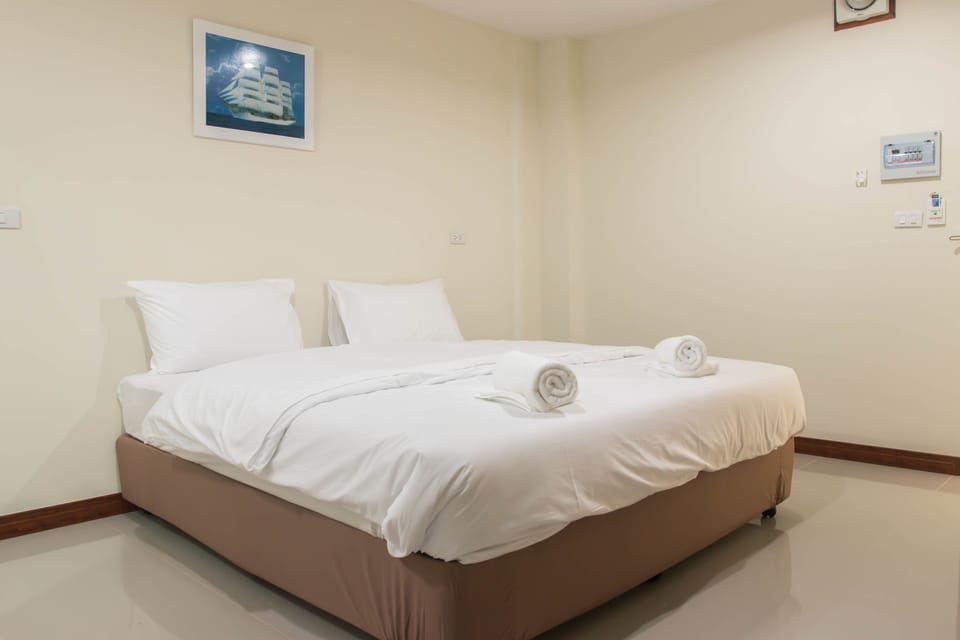 Standard Room, 1 Double Bed, Balcony | Egyptian cotton sheets, desk