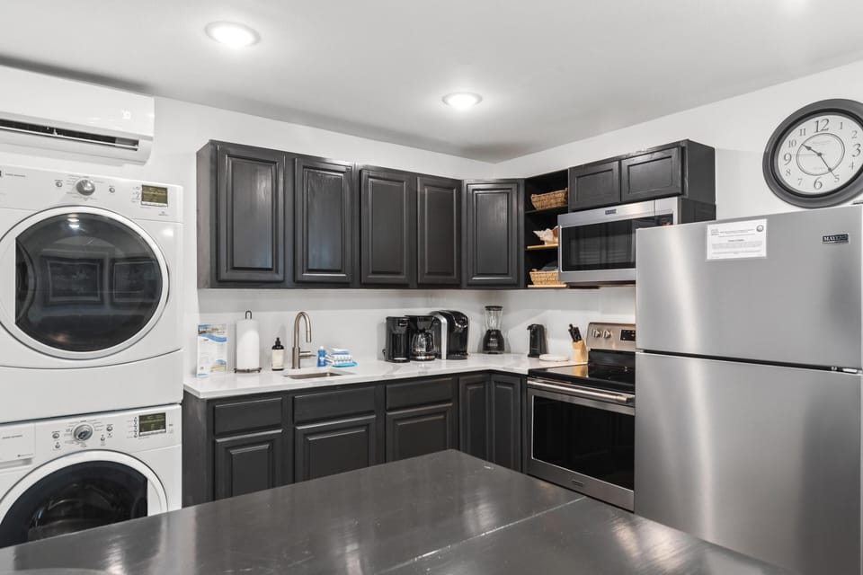 House, Multiple Beds (Sugar Sand Cottage B) | Private kitchen | Oven, toaster
