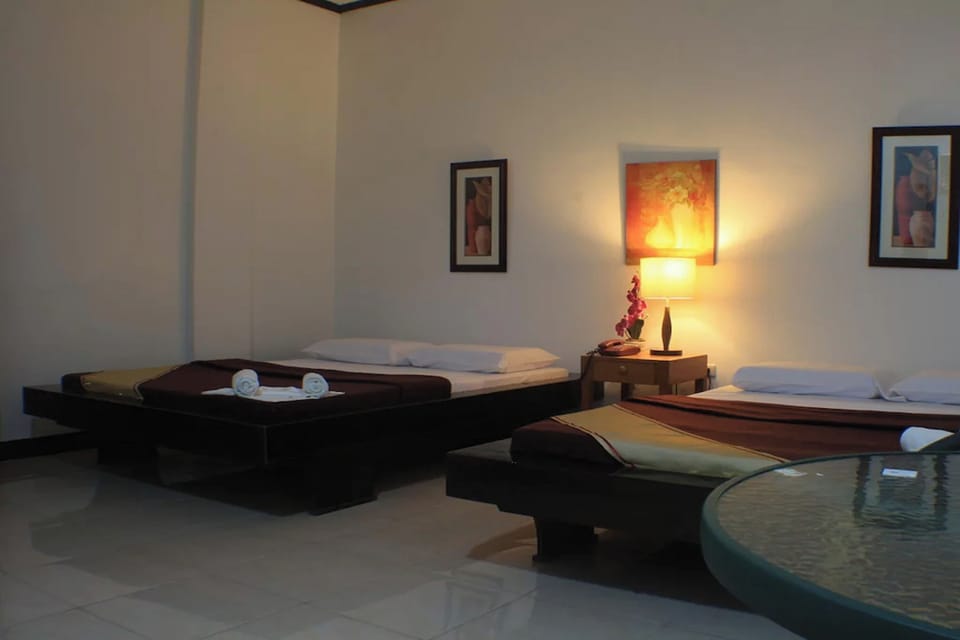 Family Room | Desk, iron/ironing board, free WiFi, bed sheets