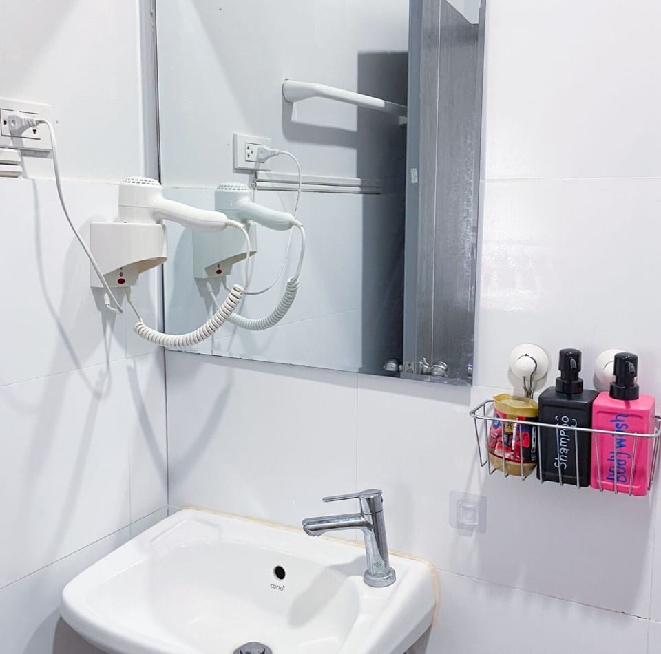 Basic Room, Kitchenette, City View | Bathroom | Shower, hair dryer, towels, soap
