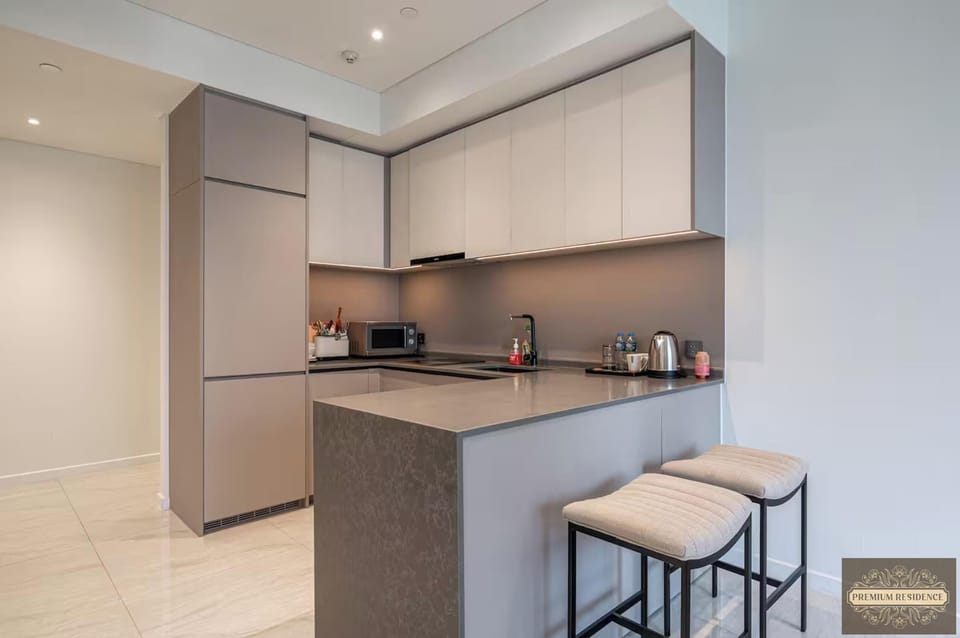 Design Apartment, 1 Bedroom, Balcony, City View | Private kitchen | Fridge, microwave, oven, stovetop